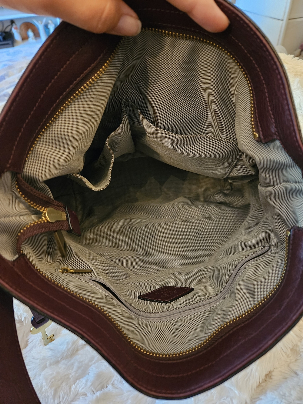Fossil☆Leather Hobo Bag in Deep Burgundy - Picture 11 of 13